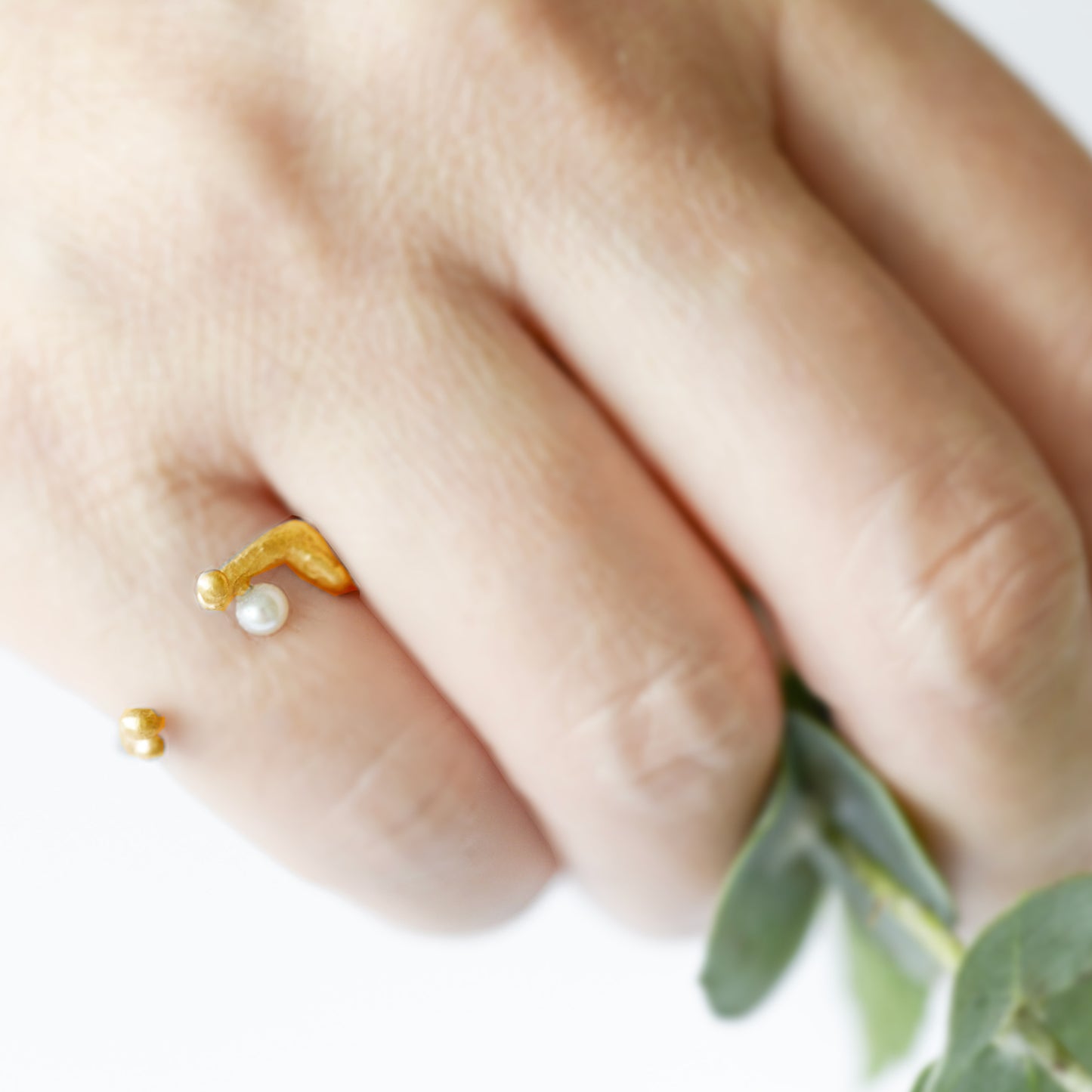 Sasayaki - Offener Ring vergoldet mit Perle