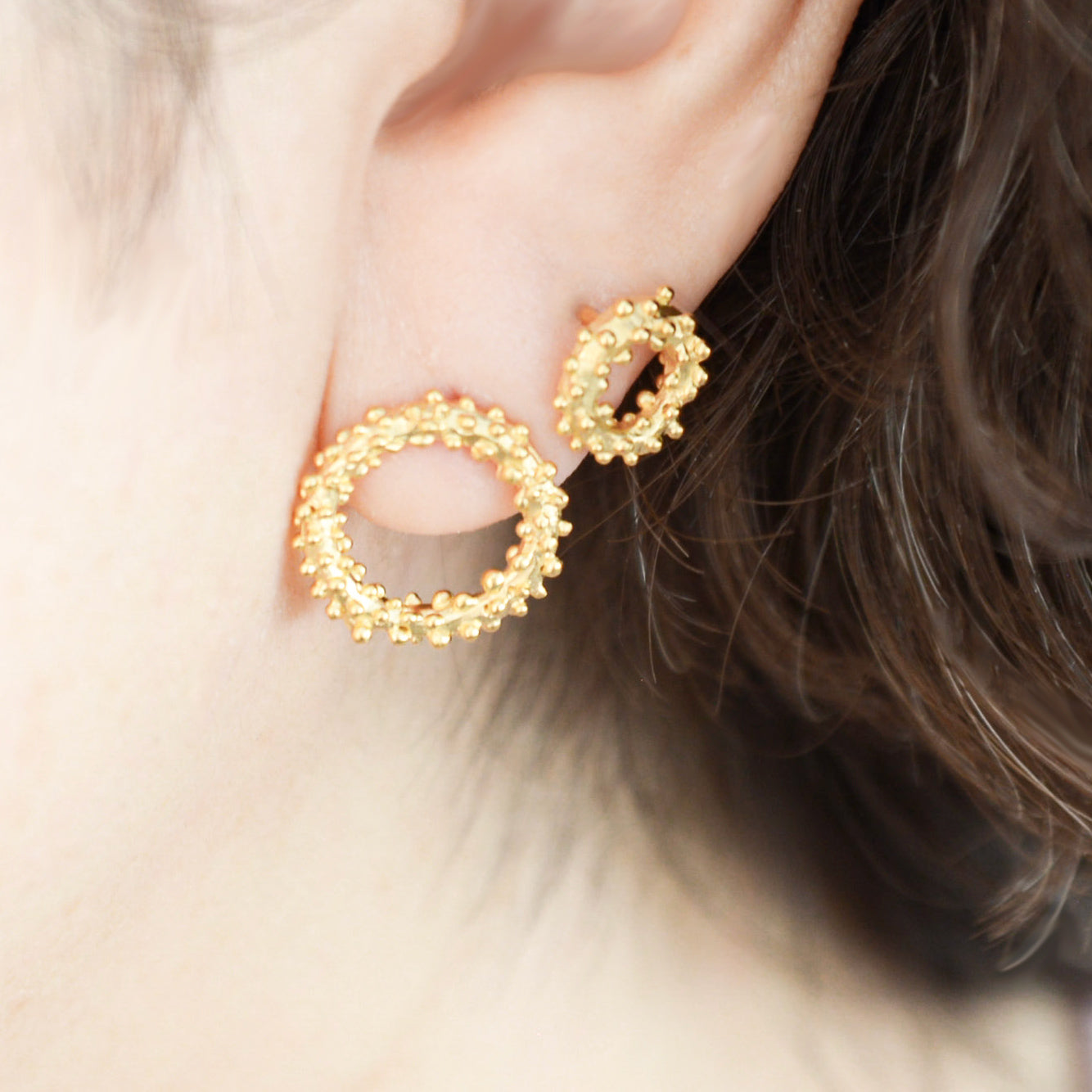 Sasayaki - Asymmetric earrings circle gold plated