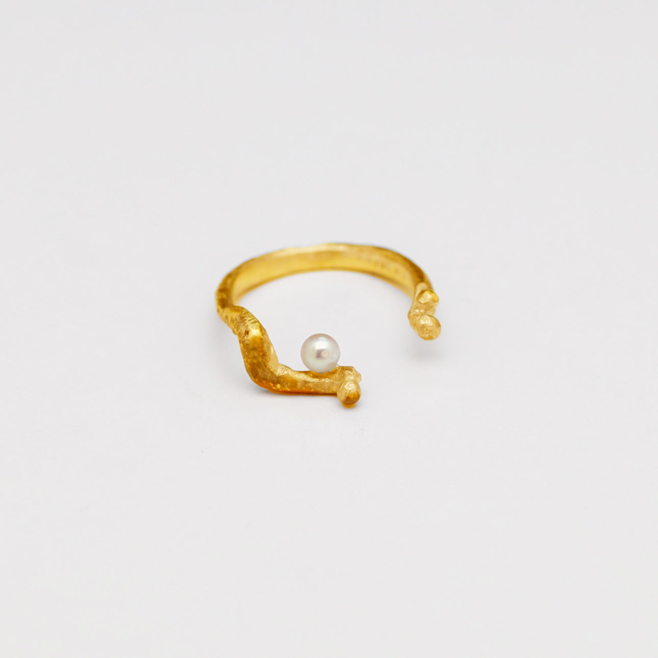 Sasayaki - Offener Ring vergoldet mit Perle
