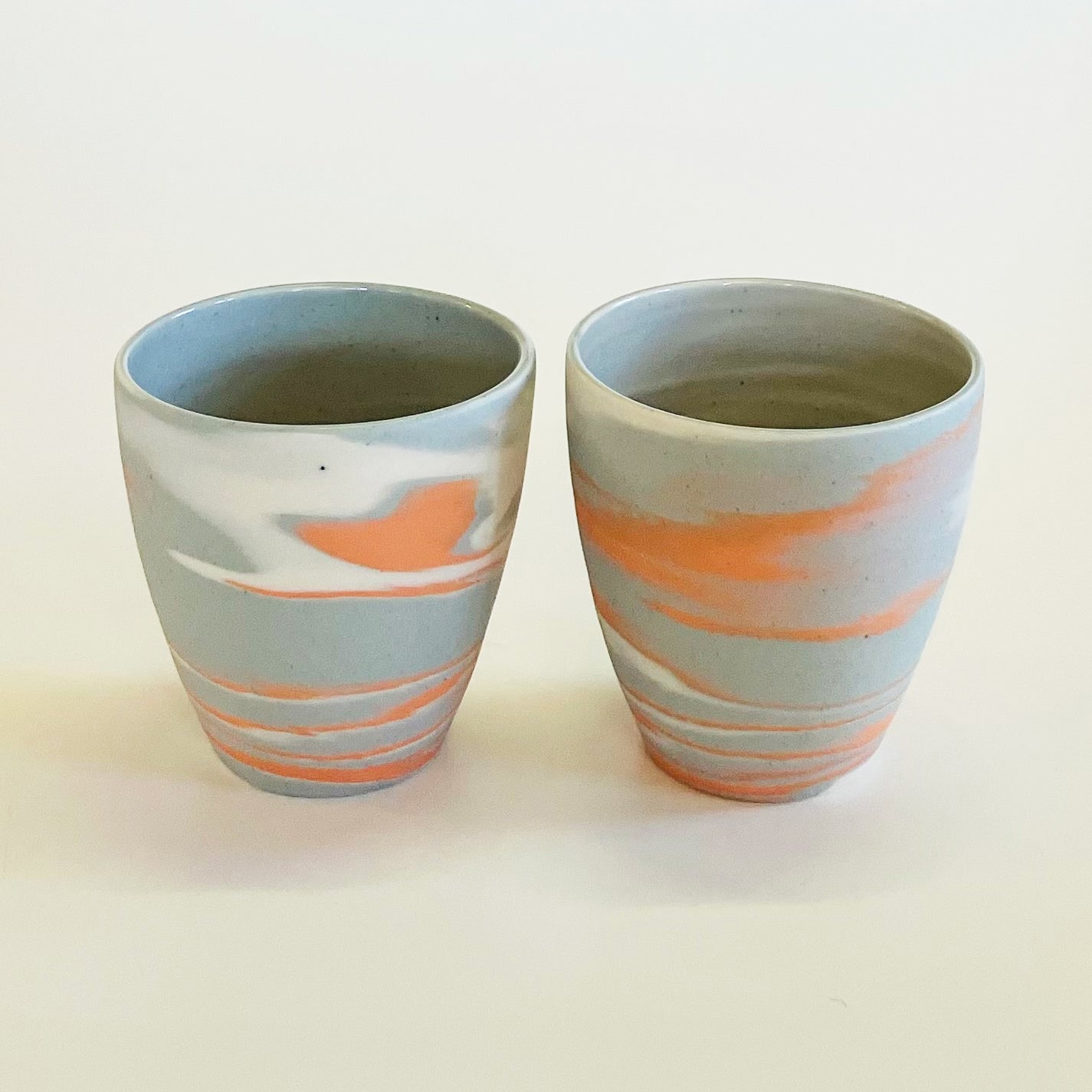 Set of 2 coffee/tea mugs orange gray