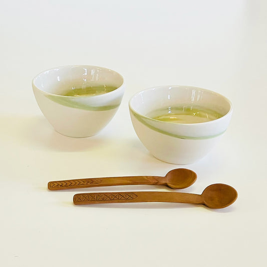 Set of 2 light green bowls with spoons