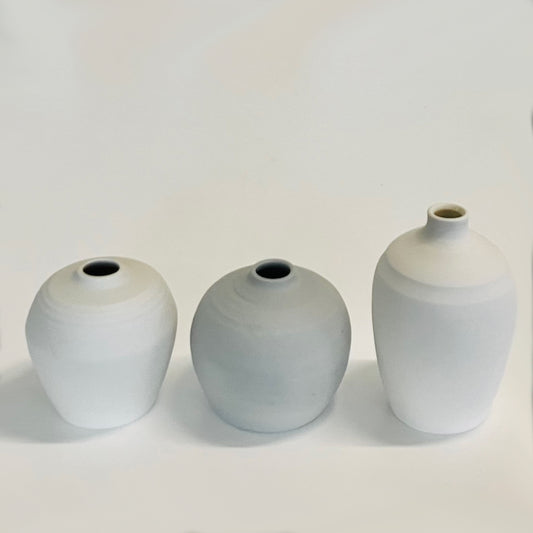 Vase white to gray